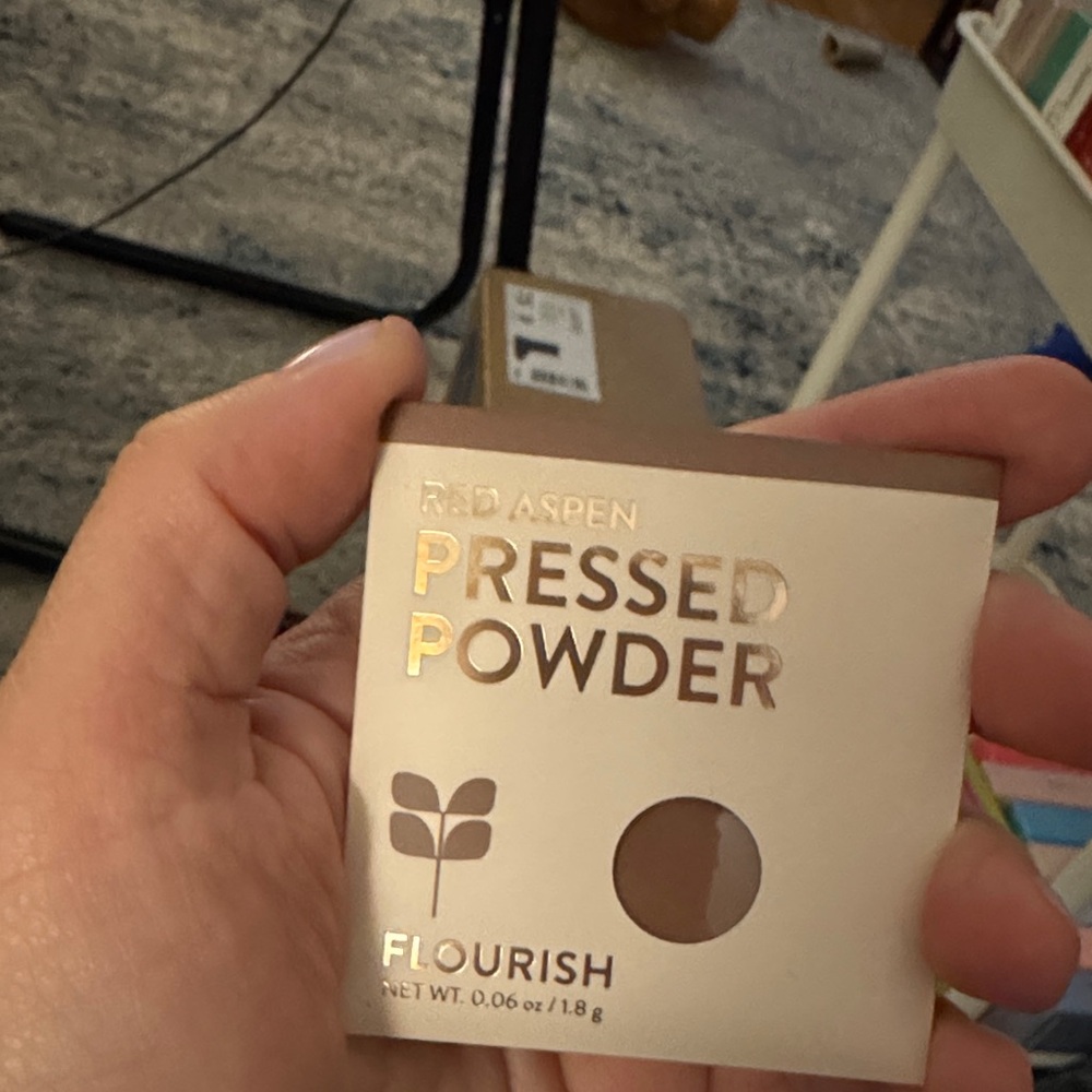 Red Aspen Pressed Eye Shadow - FLOURISH
